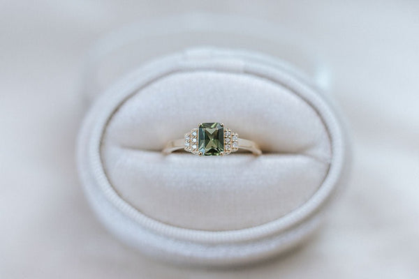 DAVAL || 1ct green sapphire and diamond ring