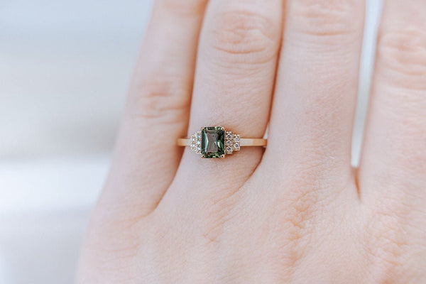 DAVAL || 1ct green sapphire and diamond ring