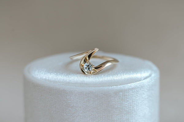 LAVANDOU || aquamarine gold wave ring