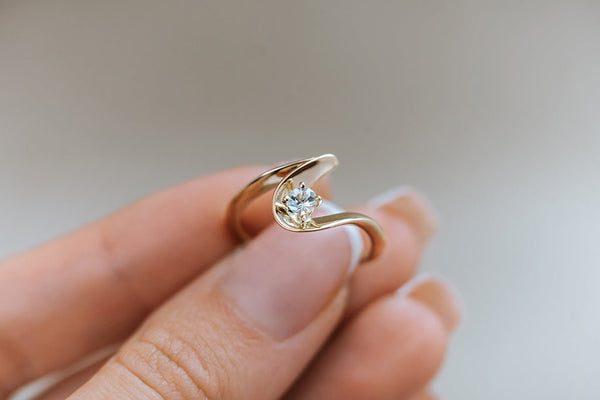 LAVANDOU || aquamarine gold wave ring
