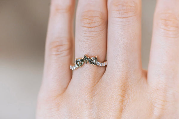 LUNEL || wedding band with green sapphires and diamonds