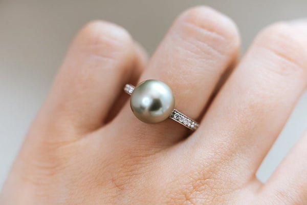MANA || Tahitian pearl and diamond ring