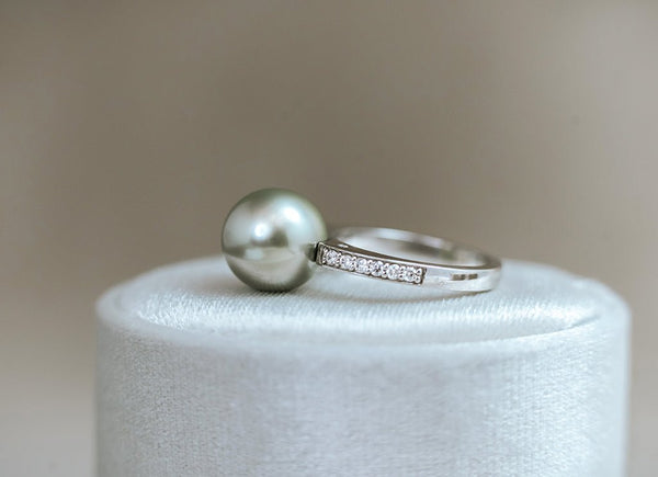 MANA || Tahitian pearl and diamond ring