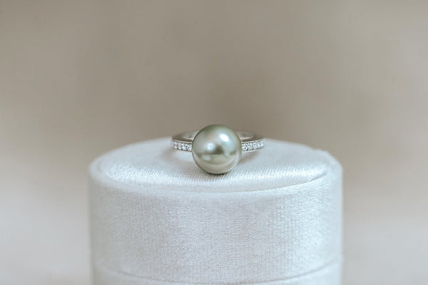 MANA || Tahitian pearl and diamond ring