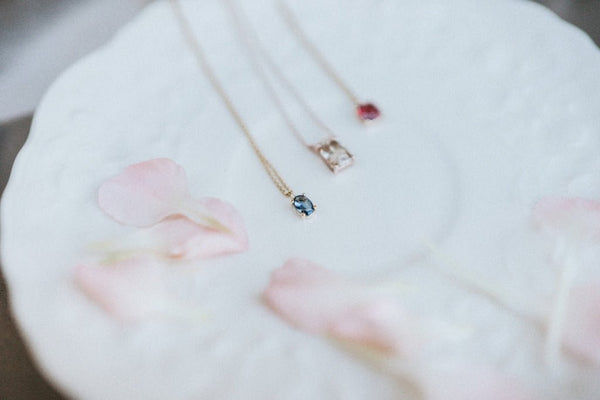 MERLINES || 0.5ct blue sapphire necklace in yellow gold 14k