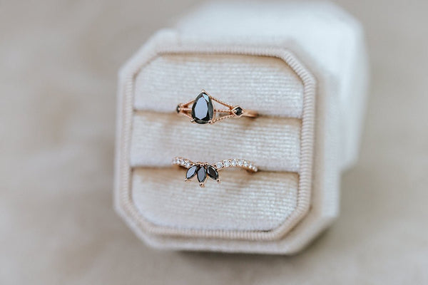 NERA ANNEAU || wedding band with black and white diamonds in rose gold 14k