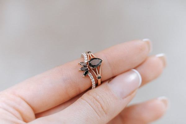 NERA ANNEAU || wedding band with black and white diamonds in rose gold 14k