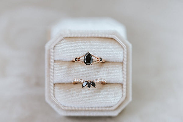 NERA ANNEAU || wedding band with black and white diamonds in rose gold 14k