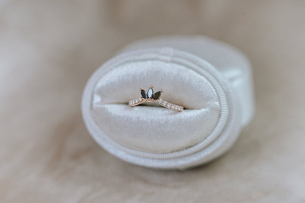 NERA ANNEAU || wedding band with black and white diamonds in rose gold 14k