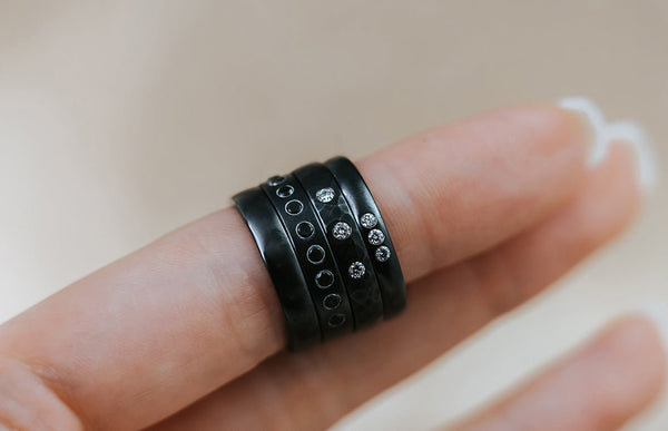 NIOBI || black niobium ring