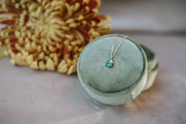 PETAL emerald necklace
