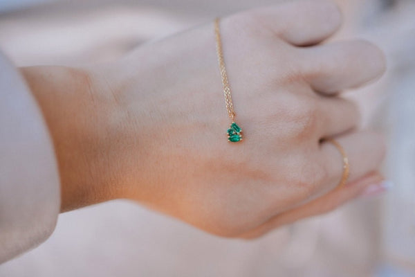 PETAL emerald necklace