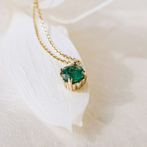 Round emerald necklace