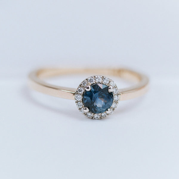 SOLEIL Montana sapphire and diamond ring