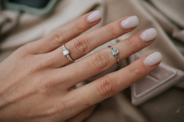 VAUVERT || cushion diamond ring with emeralds