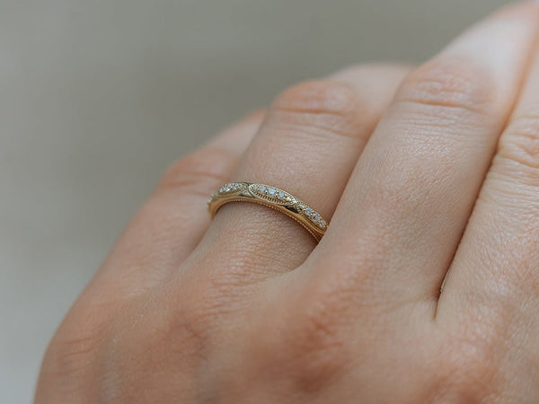 AVIGNON || Vintage - inspired diamond wedding band