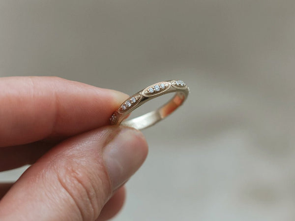 AVIGNON || Vintage - inspired diamond wedding band
