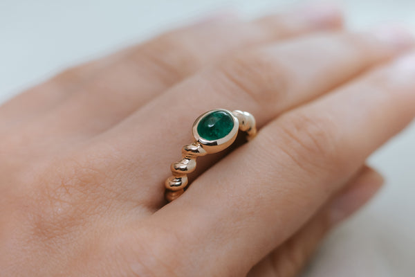 BARLEY || 1.6ct cabochon emerald ring