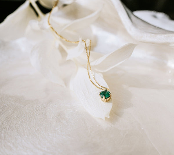 Round emerald necklace