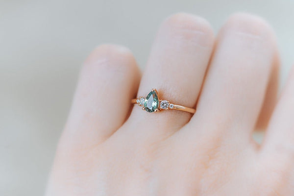 ALEXANDRIA || 0.5ct alexandrite and diamond ring - LOFT.bijoux || Custom jewelry & wedding rings / Bijoux sur mesure & bagues de mariage || Montreal