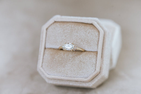 APOANA || oval diamond ring east-west - LOFT.bijoux || Custom jewelry & wedding rings / Bijoux sur mesure & bagues de mariage || Montreal