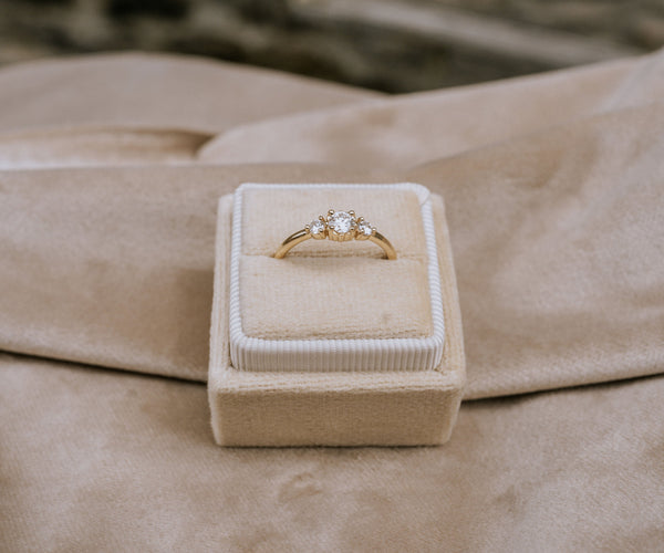 ARIA || 0.3ct central diamond ring in 14k yellow gold - LOFT.bijoux || Custom jewelry & wedding rings / Bijoux sur mesure & bagues de mariage || Montreal