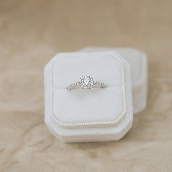 CARRE || 0.3ct central diamond with a square halo ring in 14k white gold - LOFT.bijoux || Custom jewelry & wedding rings / Bijoux sur mesure & bagues de mariage || Montreal
