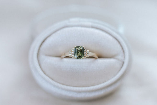 DAVAL || 1ct green sapphire and diamond ring - LOFT.bijoux || Custom jewelry & wedding rings / Bijoux sur mesure & bagues de mariage || Montreal