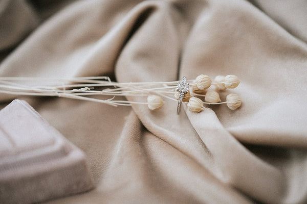 DUTOT || cushion diamond ring - LOFT.bijoux || Custom jewelry & wedding rings / Bijoux sur mesure & bagues de mariage || Montreal