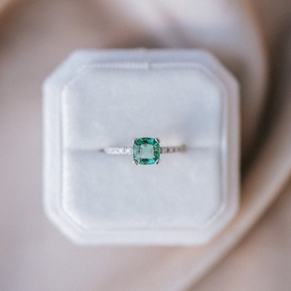 Emerald & diamonds ring - LOFT.bijoux || Custom jewelry & wedding rings / Bijoux sur mesure & bagues de mariage || Montreal