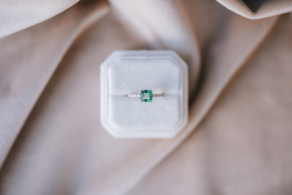 Emerald & diamonds ring - LOFT.bijoux || Custom jewelry & wedding rings / Bijoux sur mesure & bagues de mariage || Montreal