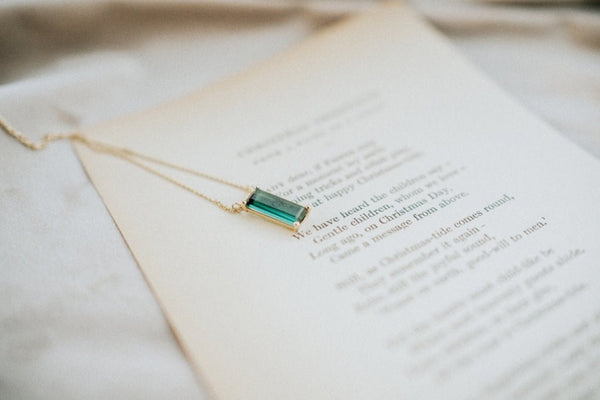 Green tourmaline necklace - LOFT.bijoux || Custom jewelry & wedding rings / Bijoux sur mesure & bagues de mariage || Montreal