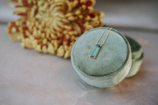 Green tourmaline necklace - LOFT.bijoux || Custom jewelry & wedding rings / Bijoux sur mesure & bagues de mariage || Montreal