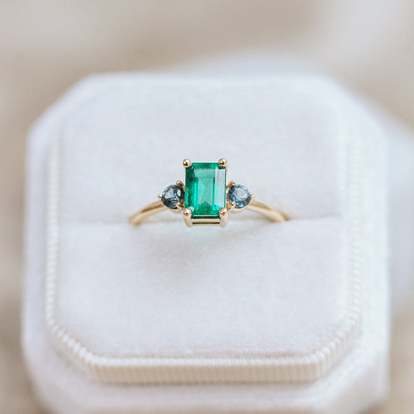 MAUI ring with emerald and sapphires