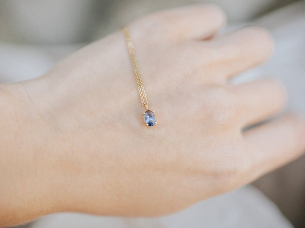 MERLINES || 0.5ct blue sapphire necklace in yellow gold 14k - LOFT.bijoux || Custom jewelry & wedding rings / Bijoux sur mesure & bagues de mariage || Montreal