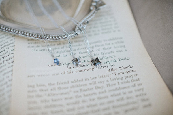 MERLINES || 0.5ct oval blue sapphire necklace in white gold 14k - LOFT.bijoux || Custom jewelry & wedding rings / Bijoux sur mesure & bagues de mariage || Montreal