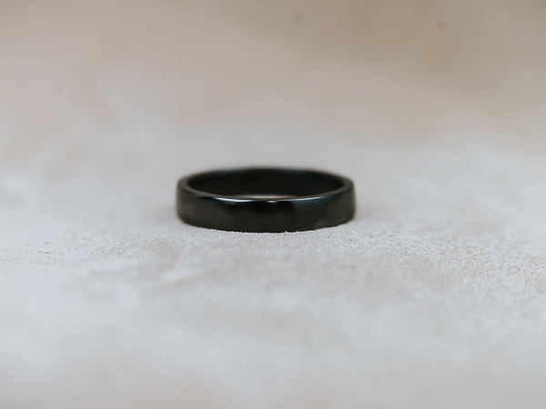 NIOBI || black niobium ring - LOFT.bijoux || Custom jewelry & wedding rings / Bijoux sur mesure & bagues de mariage || Montreal