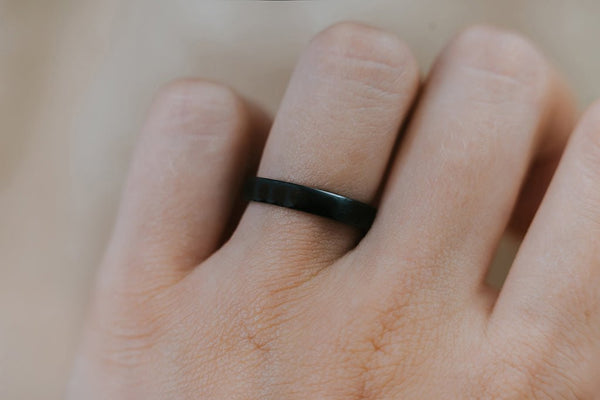 NIOBI || black niobium ring