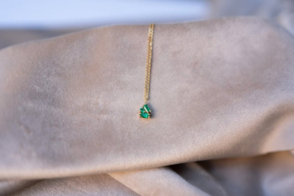 PETAL emerald necklace - LOFT.bijoux || Custom jewelry & wedding rings / Bijoux sur mesure & bagues de mariage || Montreal