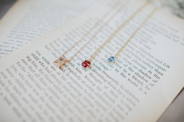 Raspberry spinel necklace - LOFT.bijoux || Custom jewelry & wedding rings / Bijoux sur mesure & bagues de mariage || Montreal