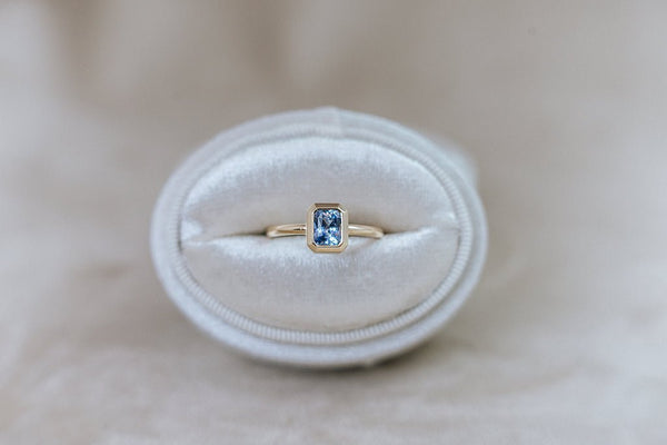 REVE || 1.2ct blue sapphire in yellow gold 14k - LOFT.bijoux || Custom jewelry & wedding rings / Bijoux sur mesure & bagues de mariage || Montreal