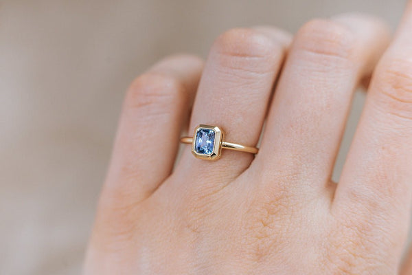REVE || 1.2ct blue sapphire in yellow gold 14k - LOFT.bijoux || Custom jewelry & wedding rings / Bijoux sur mesure & bagues de mariage || Montreal