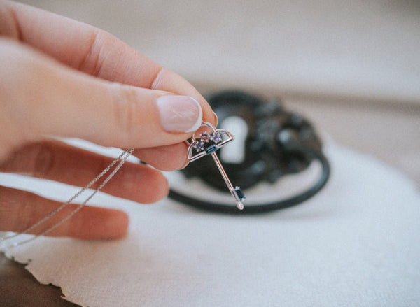 Sapphire magic key - LOFT.bijoux || Custom jewelry & wedding rings / Bijoux sur mesure & bagues de mariage || Montreal