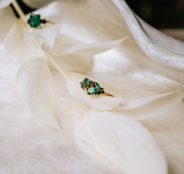 TOSCANA || emerald and sapphire ring - LOFT.bijoux || Custom jewelry & wedding rings / Bijoux sur mesure & bagues de mariage || Montreal